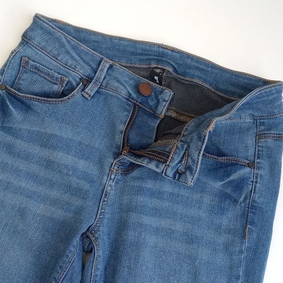 Design Lab Lord & Taylor Women’s Denim Blue Straight Frayed Leg Rayon Jeans 26 - Picture 4 of 13